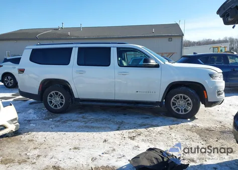 2024 Jeep Wagoneer L Series I 4X4 z USA, uszkodzony, nr VIN 1C4SJSAP7RS118447